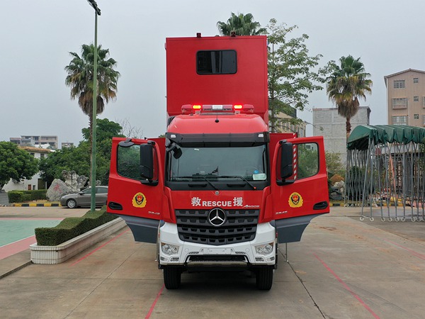 奔馳指揮車(chē)