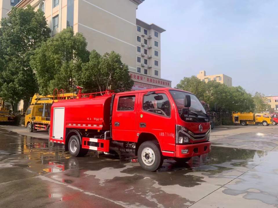 東風(fēng)雙排座4噸消防灑水車(chē)（國(guó)六）